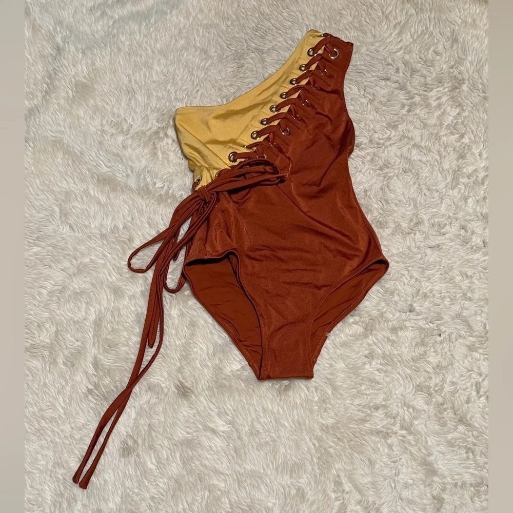 Oye Swimwear nwt oye